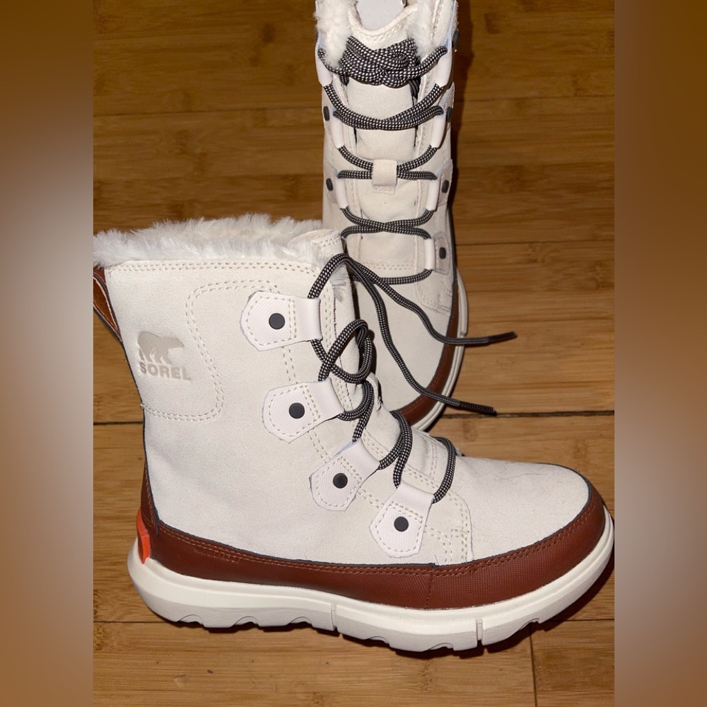 Woman’s size 7 Sorel ‼️‼️😍❤️
